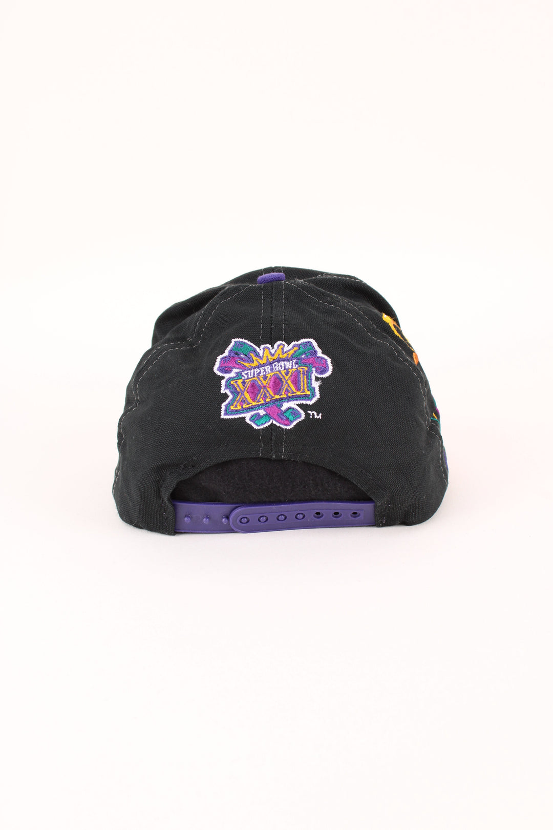 1997 Green Bay Packers NFL Super Bowl Champions Cap in a black and purple colourway with the logo embroidered on the front/back, and has adjustable snapback.