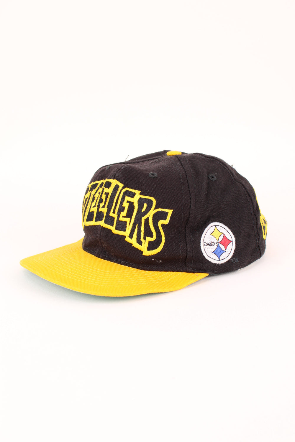 Vintage Pittsburgh Steelers NFL Snapback in a black and yellow colourway with the logo embroidered on the front/back, and has adjustable snapback.