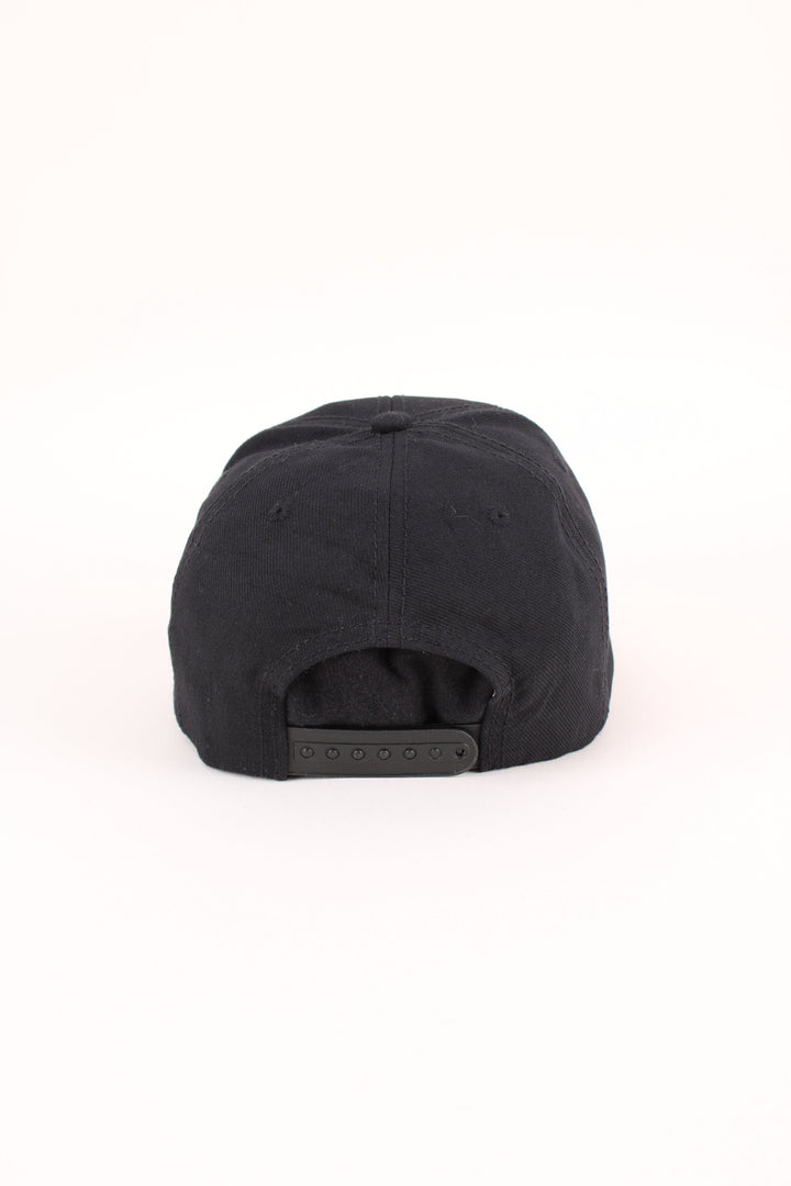 Vintage Pittsburgh Penguins NHL Cap in a black colourway with the logo embroidered on the front, and has adjustable snapback.