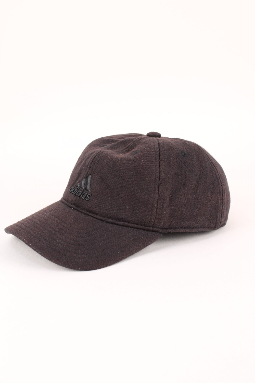 Adidas Cap in a black colourway with the logo embroidered on the front, and has adjustable strap at the back.
