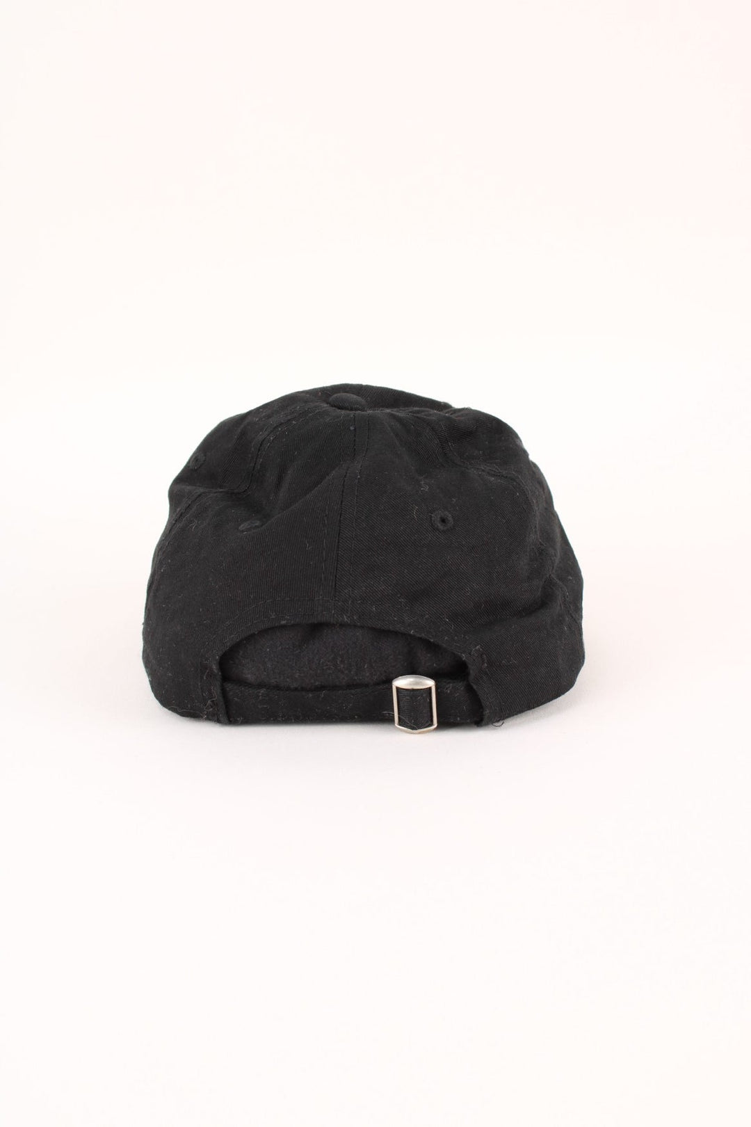Vintage Def Leppard Cap in a black colourway with the logo embroidered on the front, and has adjustable strap at the back.