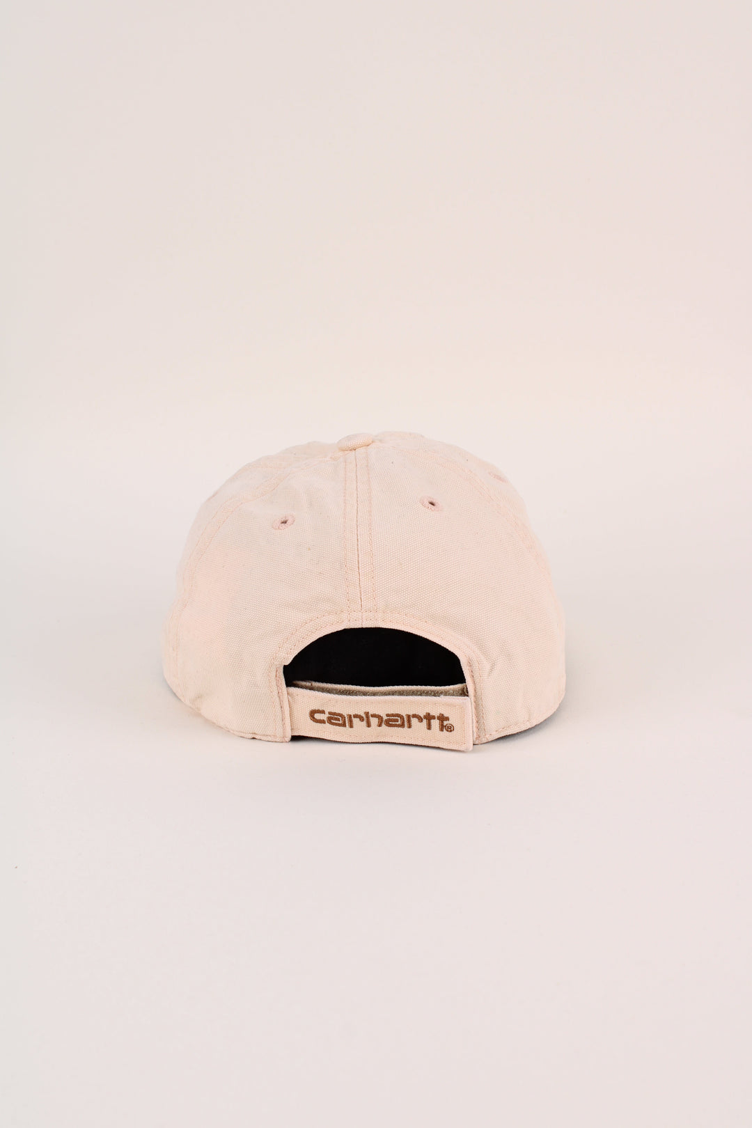 Carhartt Cap in a tan colourway with the logo embroidered on the front, and has adjustable velcro strap at the back.
