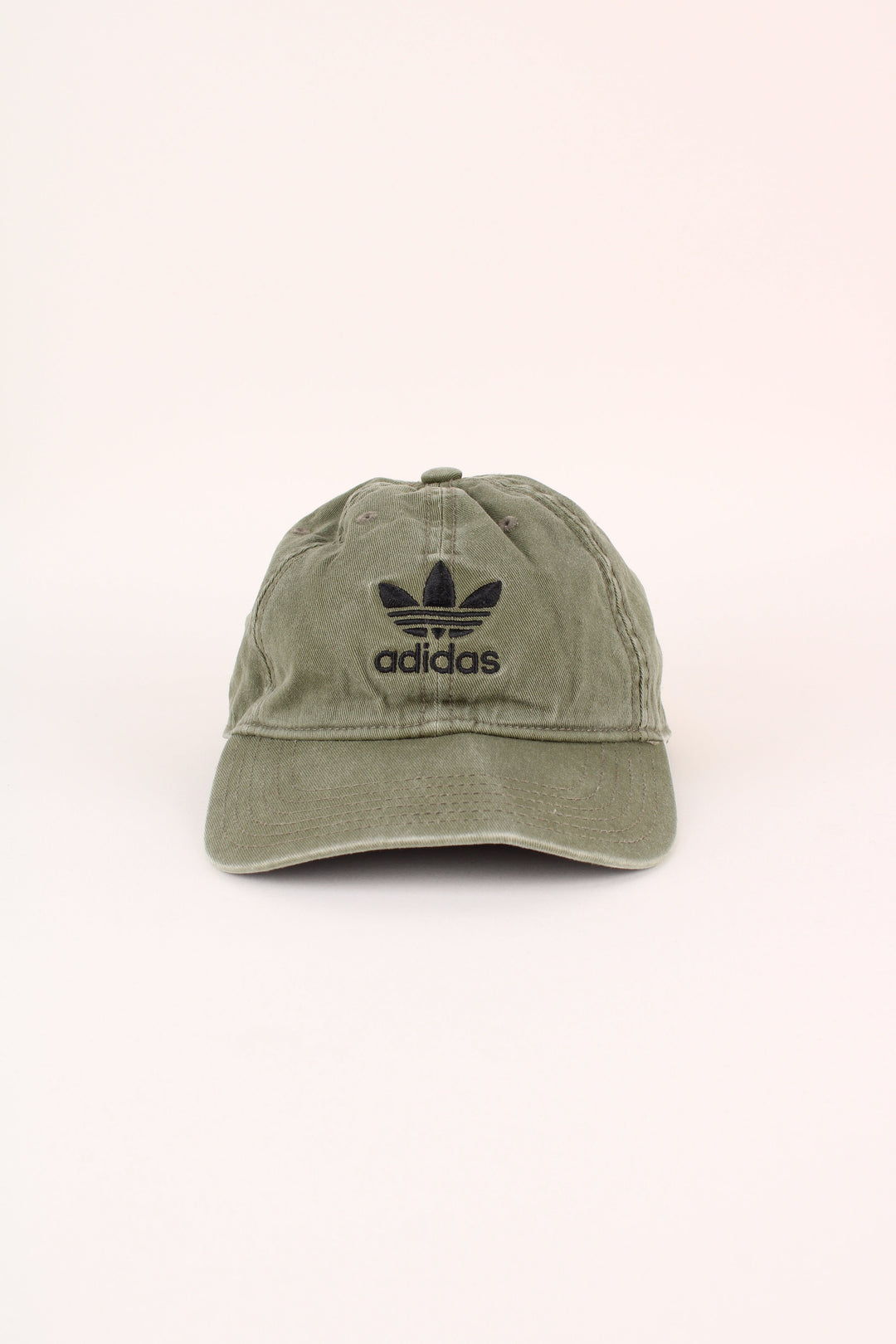 Adidas Cap in a green colourway with the logo embroidered on the front/back, and has adjustable strap at the back.