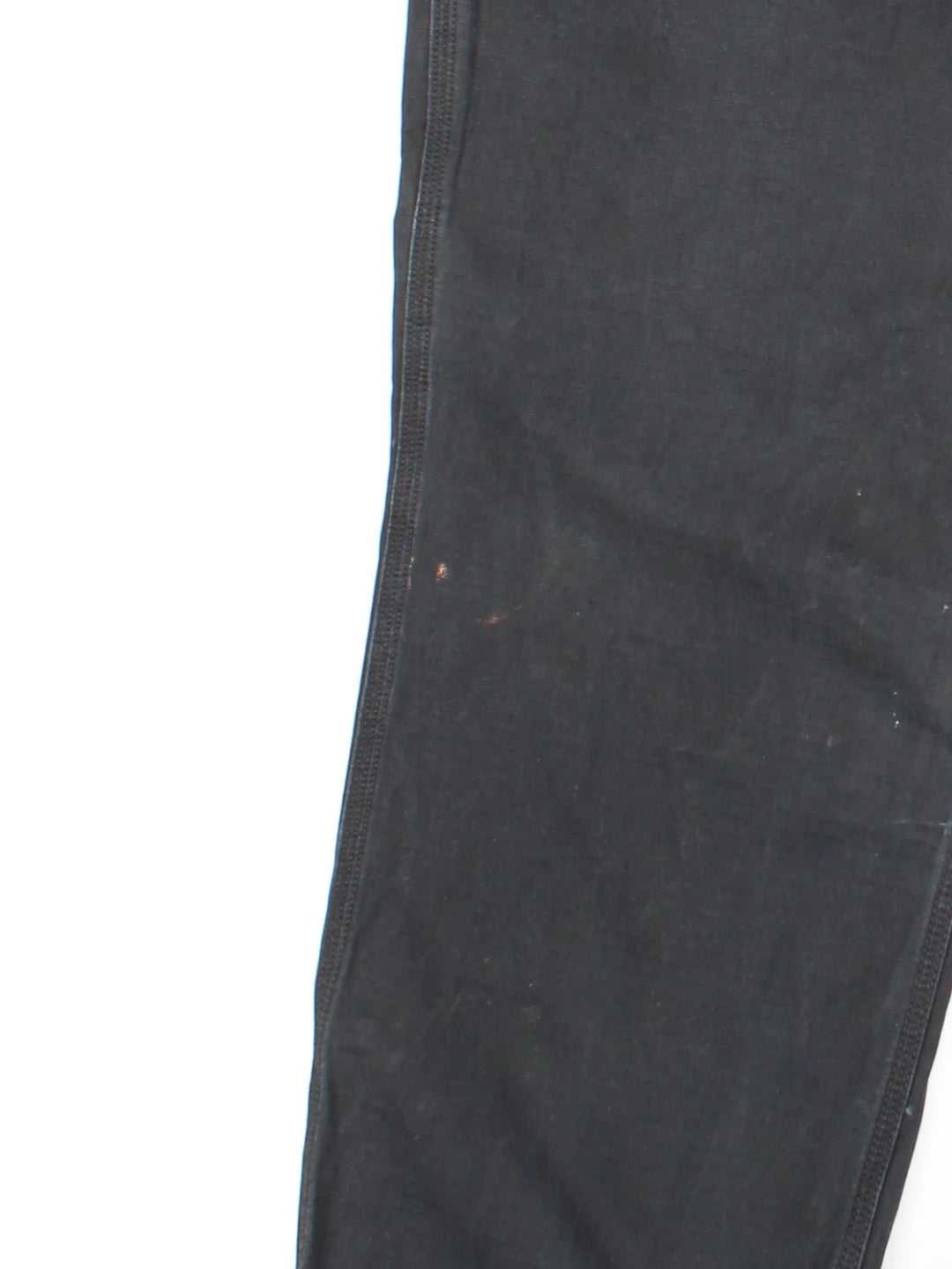 Carhartt Trousers in a black colourway with multiple pockets and the logo embroidered on the back.