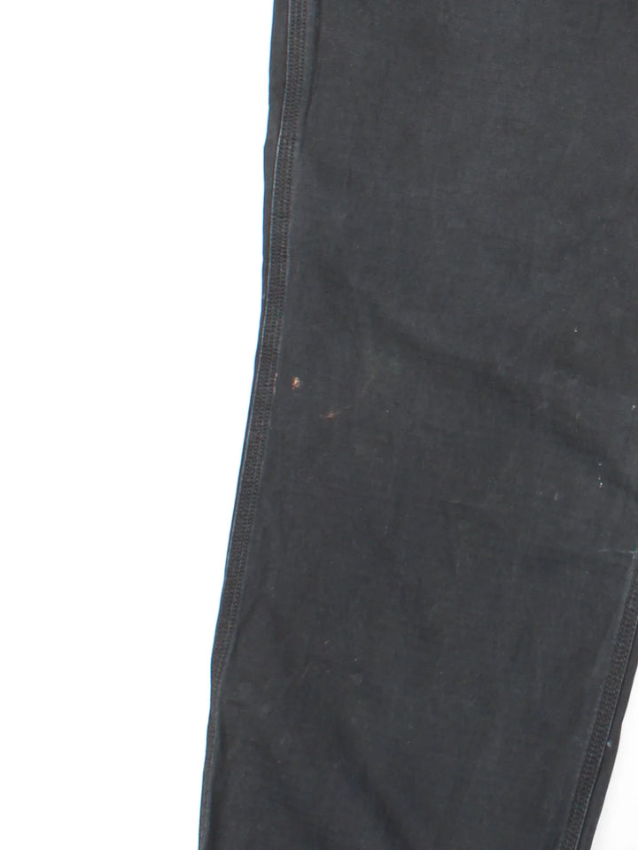 Carhartt Trousers in a black colourway with multiple pockets and the logo embroidered on the back.
