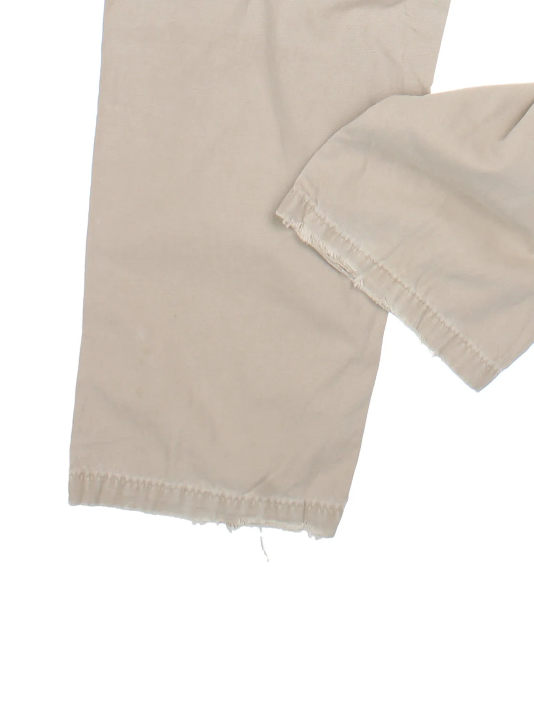 Carhartt Trousers in a tan colourway with multiple pockets and the logo embroidered on the back.