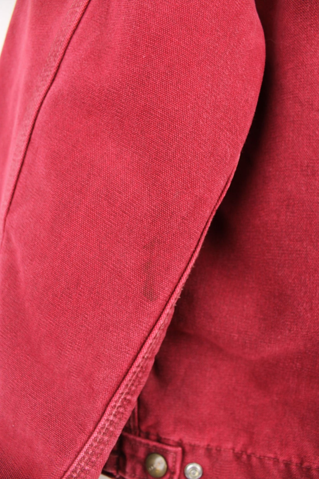 Carhartt J97 CRI Detroit Jacket an extremely rare crimson red colourway, produced for only a short time period for this is jacket is like no other, zip up with multiple pockets, blanket lining, and has the logo embroidered on the front. 