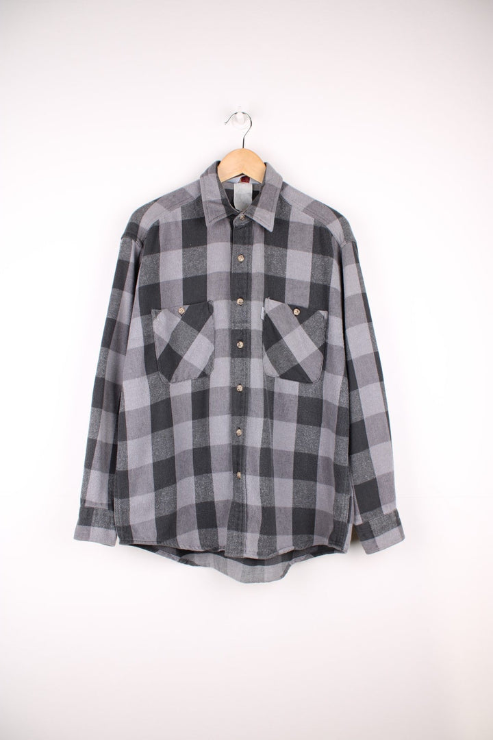 Carhartt black and grey tone button up flannel shirt. Made from 100% cotton, features double chest pockets and logo tag on the pocket