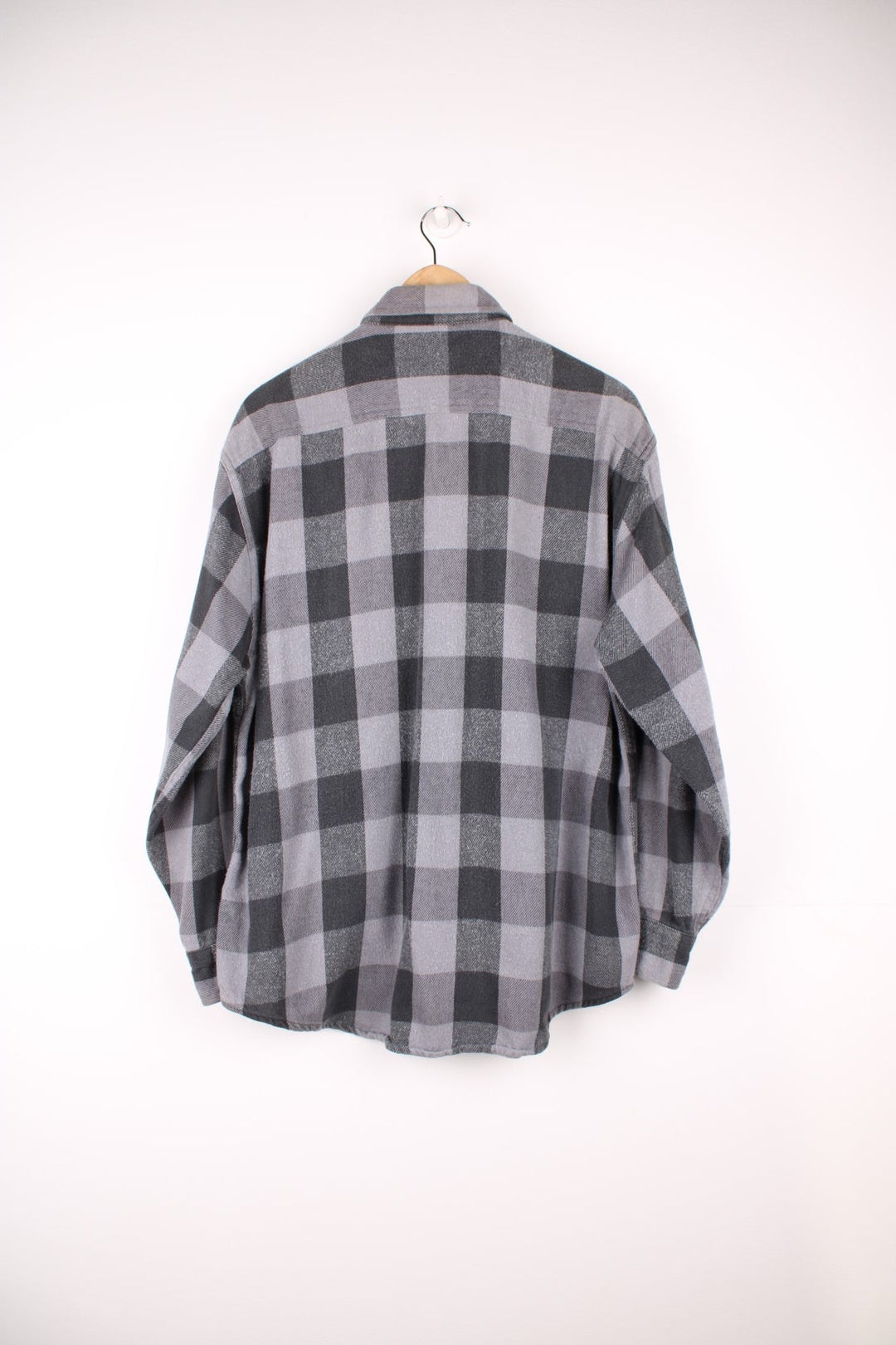 Carhartt black and grey tone button up flannel shirt. Made from 100% cotton, features double chest pockets and logo tag on the pocket