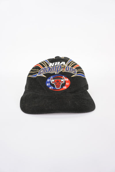 Vintage 1998 NBA Champions Chicago Bulls NBA black baseball cap by Starter, features embroidered badge on the front