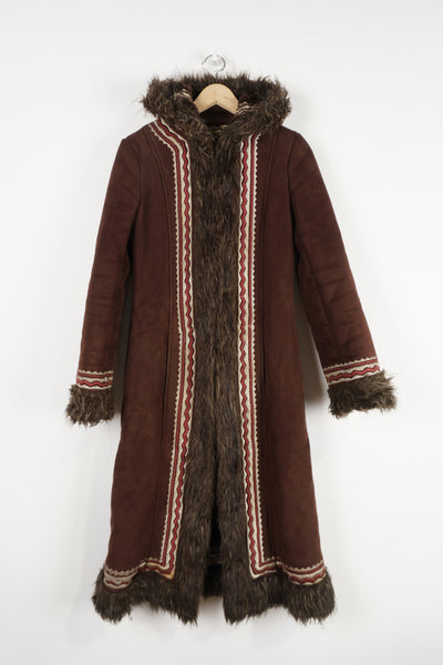 Vintage Topshop brown faux suede Afghan jacket with faux fur collar and cuffs, hood and embroidered detail. Closes with hoot and eye fastenings.  good condition - some of the faux fur is a little matted in places.  Size on Label:  Women's UK 10 (M)