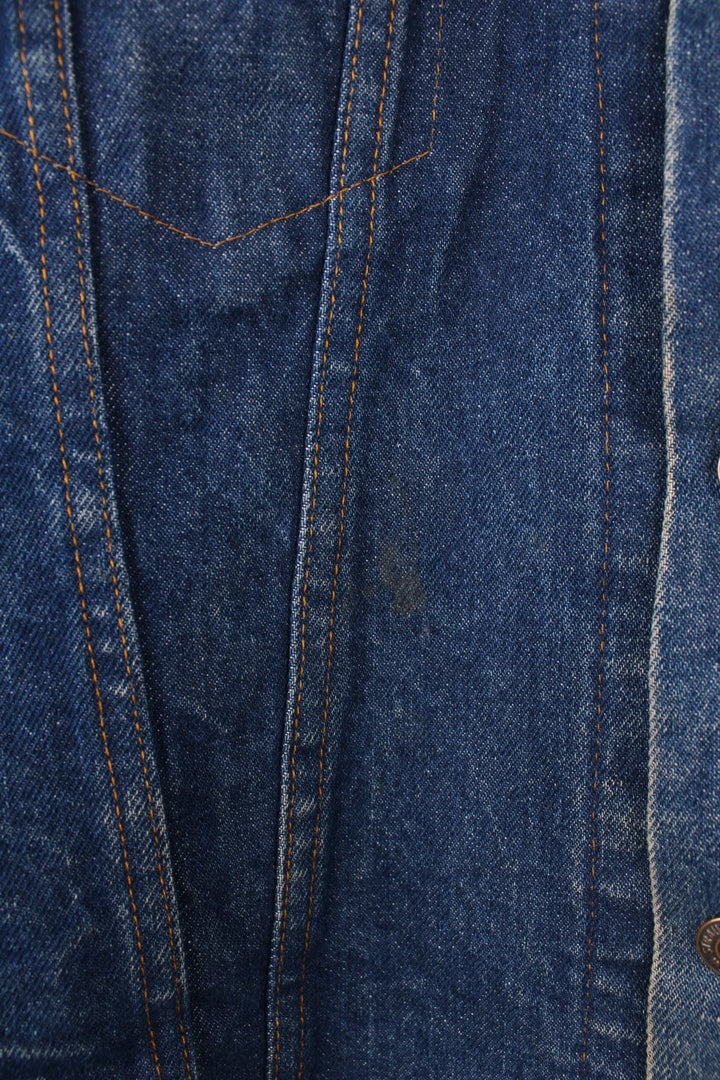 Levi's Denim Jacket in a blue colourway, button up with double chest pockets, has a blanket lining, and the logo embroidered on the front. 