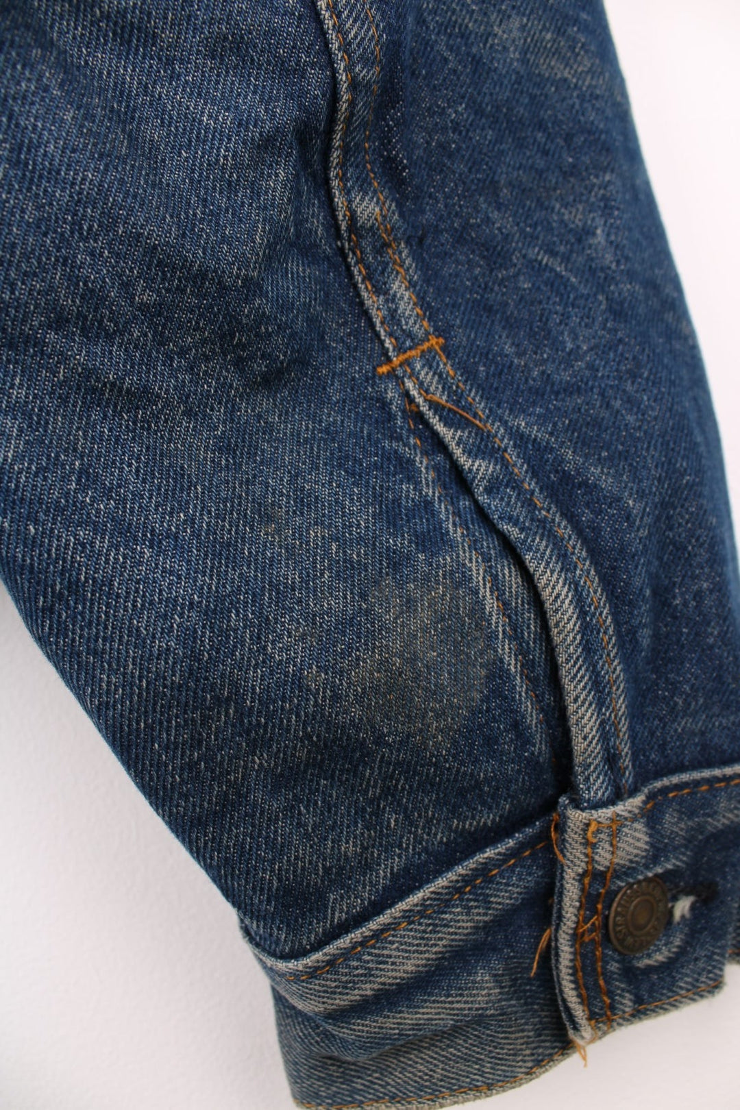 Levi's Denim Jacket in a blue colourway, button up with double chest pockets, has a blanket lining, and the logo embroidered on the front. 