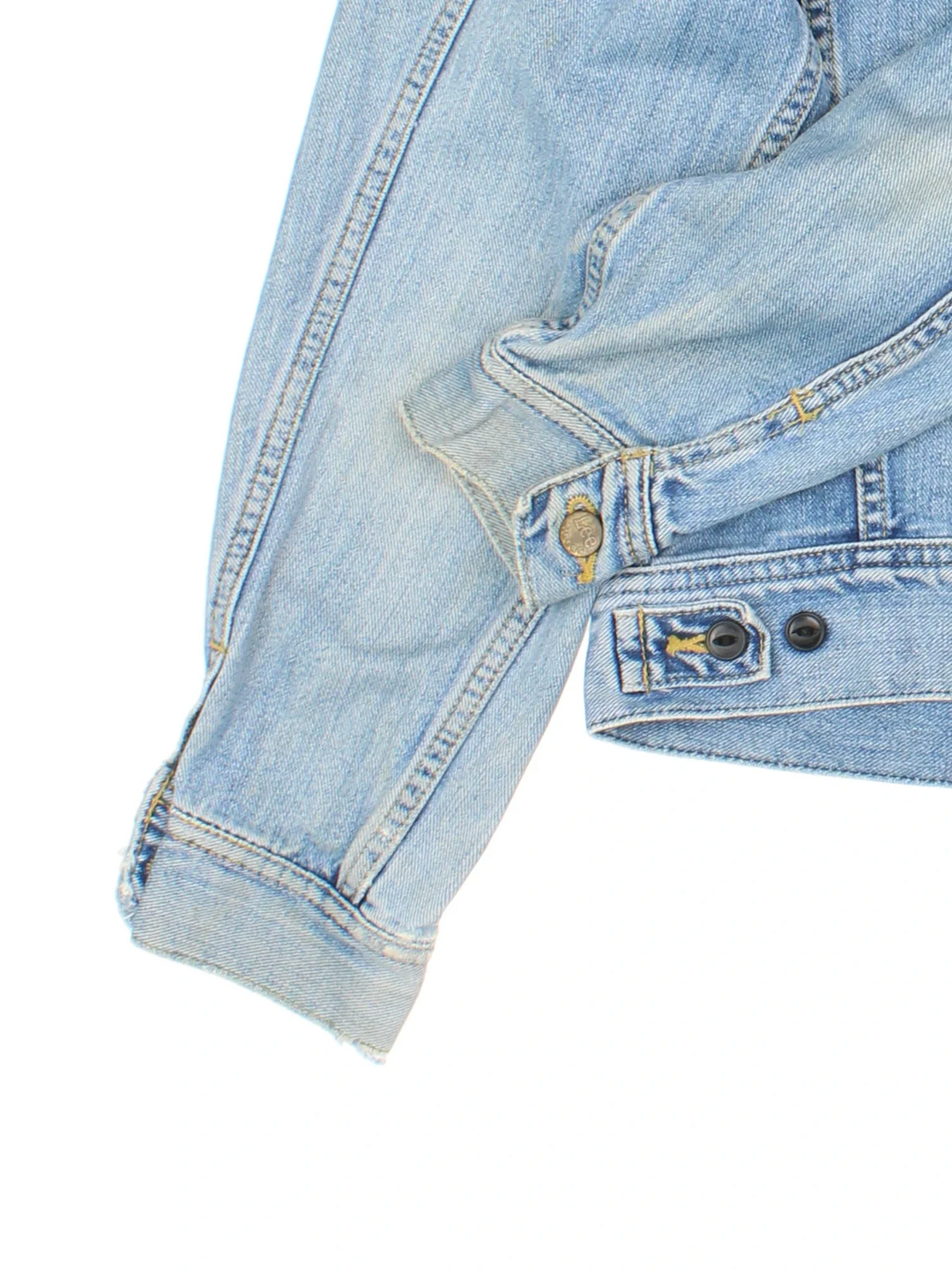 Vintage Lee Denim Jacket in a blue colourway. Buttons up and has multiple pockets, and has the logo tab embroidered on the front.