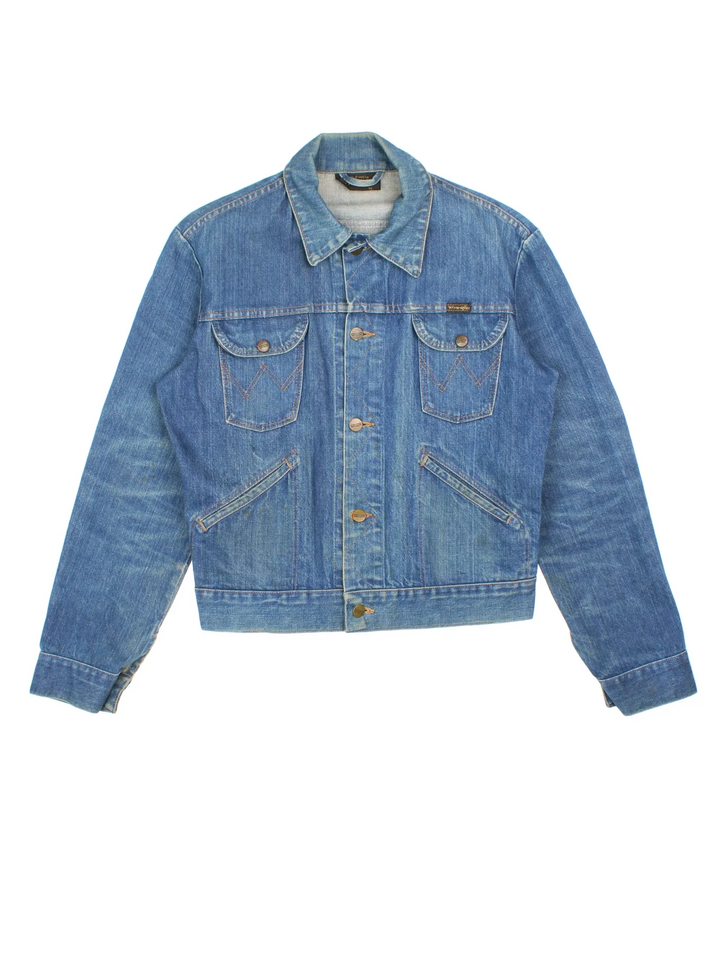 Vintage Wrangler Denim Jacket in a blue colourway. Buttons up and has multiple pockets, and the logo tab embroidered on the front.