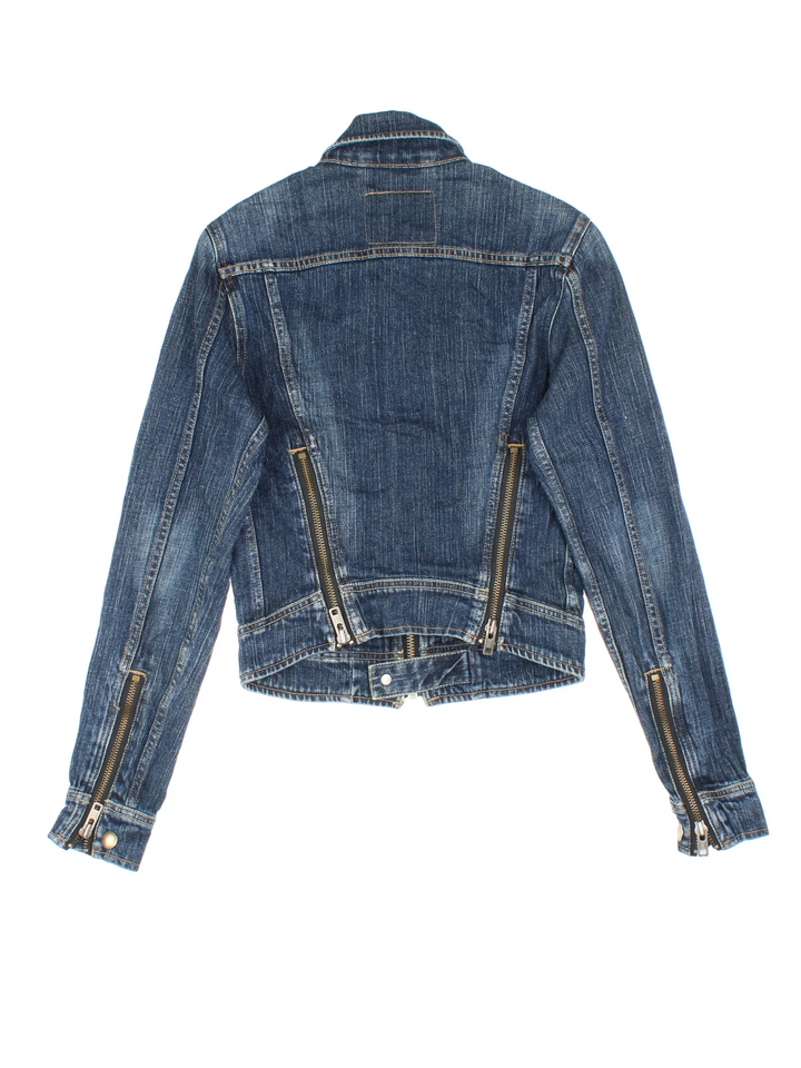 Y2K Levi Strauss Denim Jacket in a blue colourway. Buttons up and has multiple pockets, and the logo embroidered on the front.
