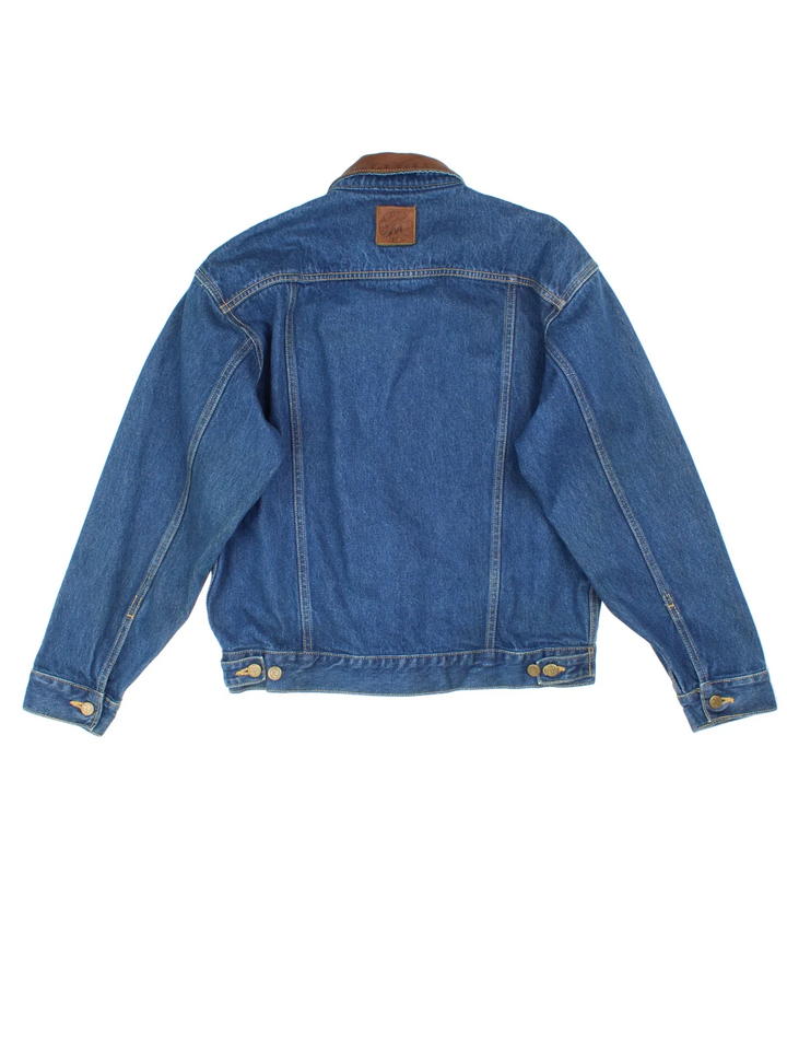 Vintage Marlboro Classics Denim Jacket in a blue colourway with brown leather collar. Buttons up and has multiple pockets.
