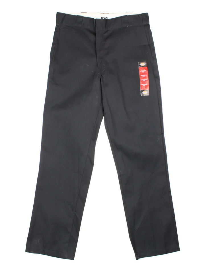 Dickies 874 Trousers in black colourway with pockets and the logo embroidered on the back.