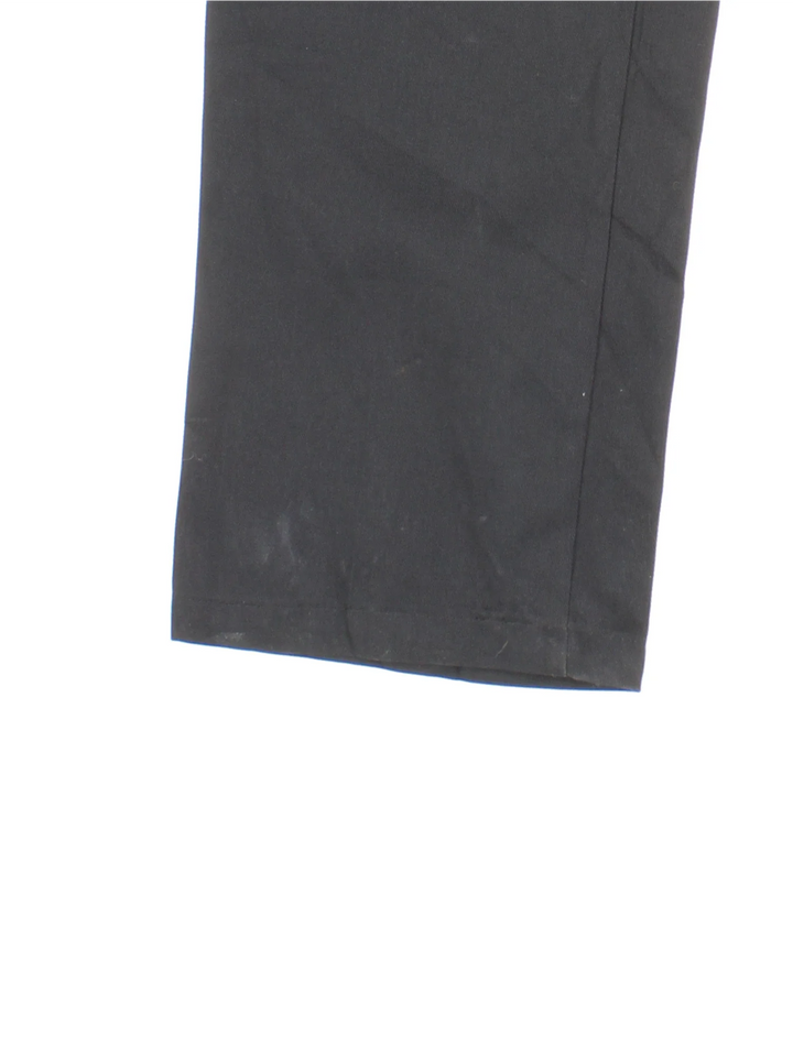Dickies 874 Trousers in black colourway with pockets and the logo embroidered on the back.