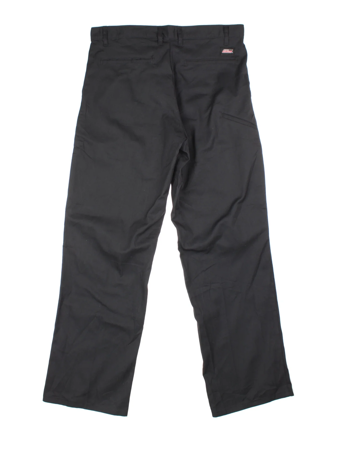 Dickies Trousers in black colourway with pockets and the logo embroidered on the back.