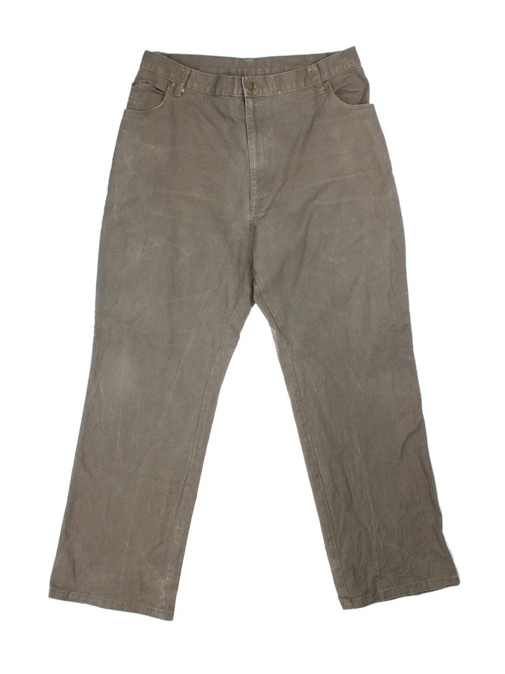 Dickies Trousers in green colourway with multiple pockets and the logo embroidered on the back.