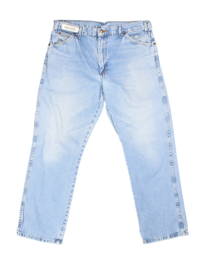 Dickies Jeans in blue colourway with multiple pockets and the logo embroidered on the back.