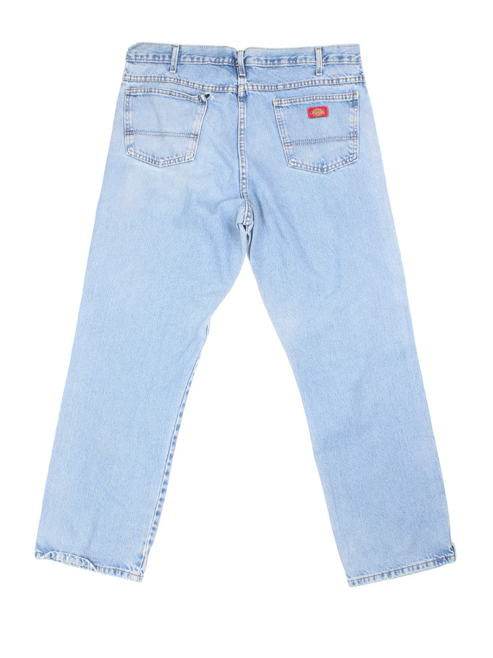 Dickies Jeans in blue colourway with multiple pockets and the logo embroidered on the back.