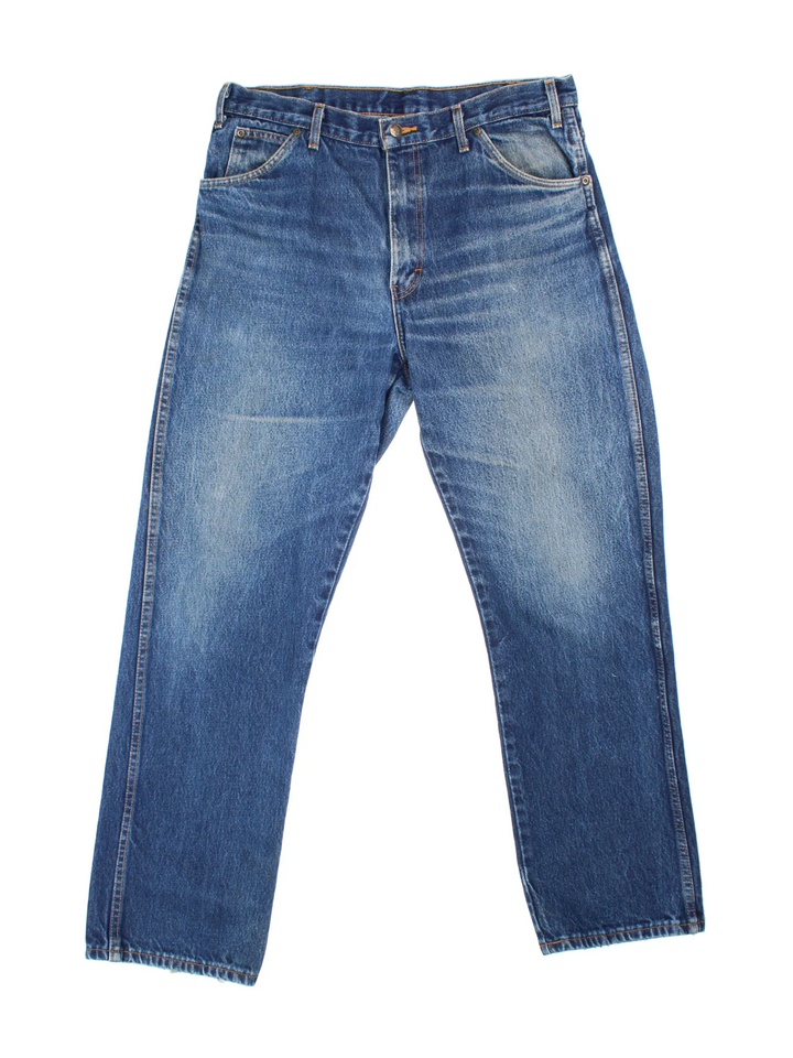 Dickies Jeans in blue colourway with multiple pockets and the logo embroidered on the back.