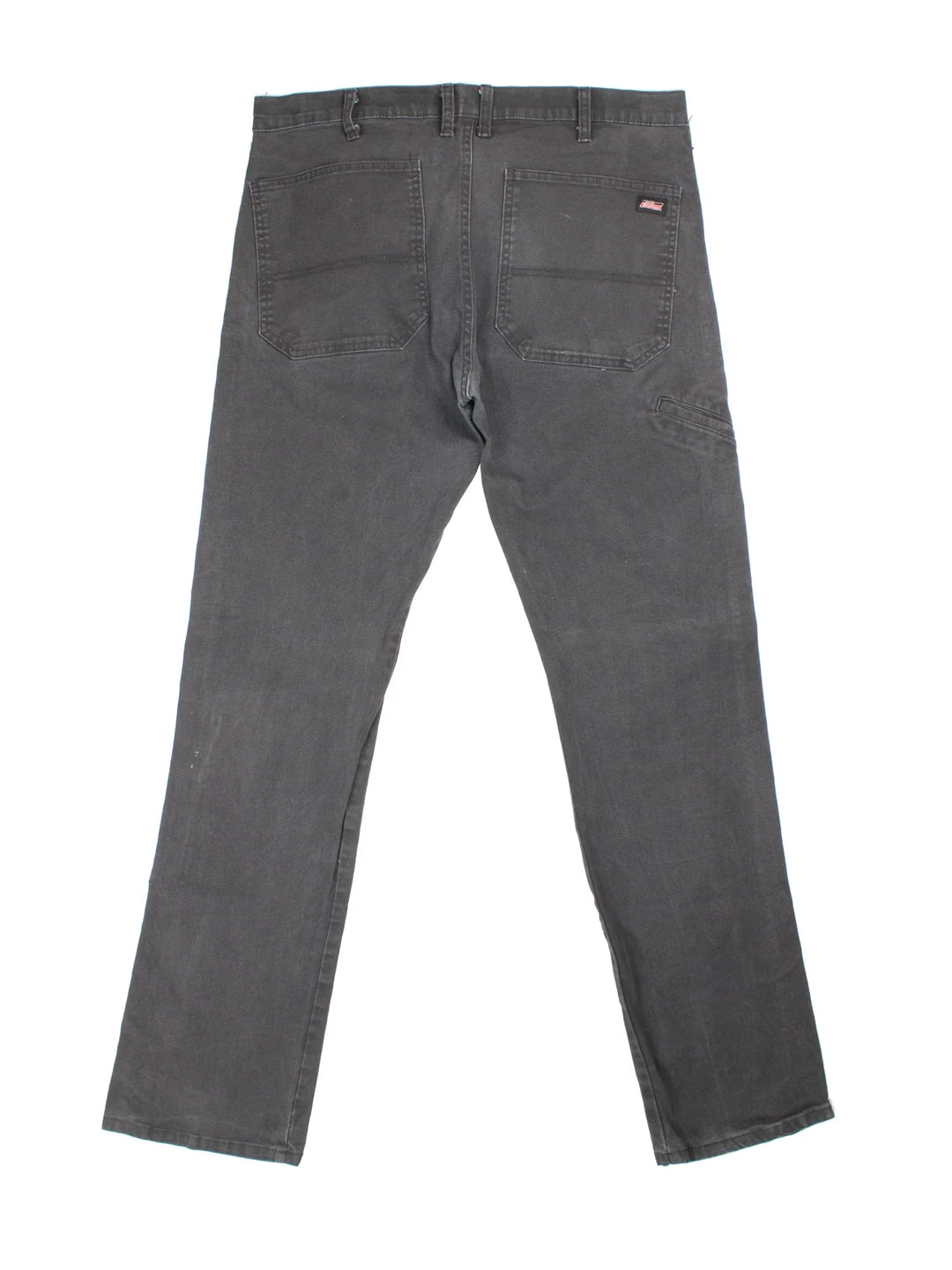 Dickies Jeans in black colourway with multiple pockets and the logo embroidered on the back.
