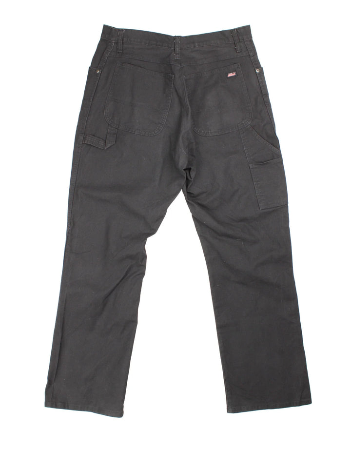 Dickies Jeans in black colourway with multiple pockets and the logo embroidered on the back.