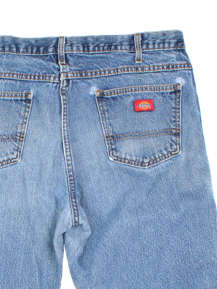 Dickies Jeans in blue colourway with multiple pockets and the logo embroidered on the back.