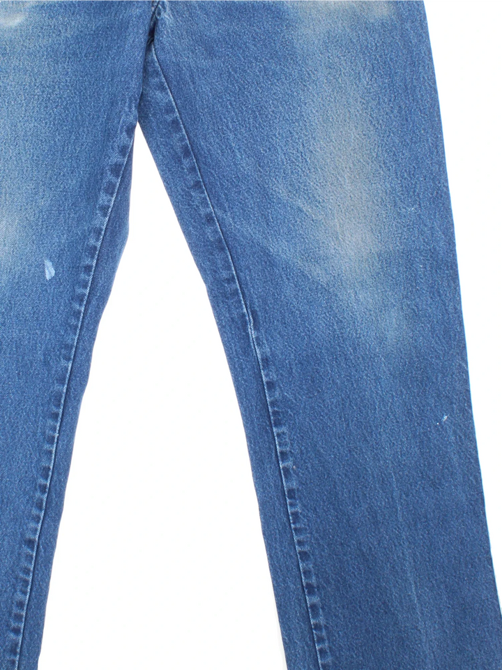 Dickies Jeans in blue colourway with multiple pockets and the logo embroidered on the back.