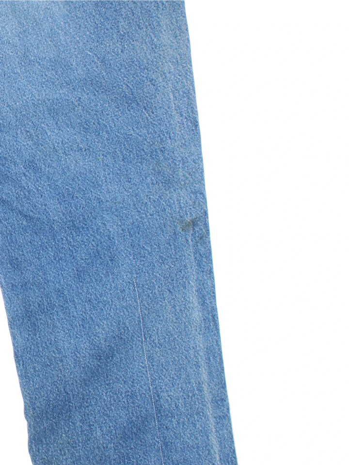 Dickies Jeans in blue colourway with multiple pockets and the logo embroidered on the back.