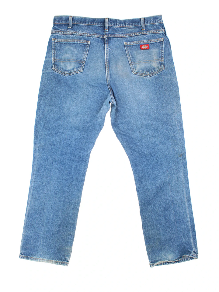 Dickies Jeans in blue colourway with multiple pockets and the logo embroidered on the back.