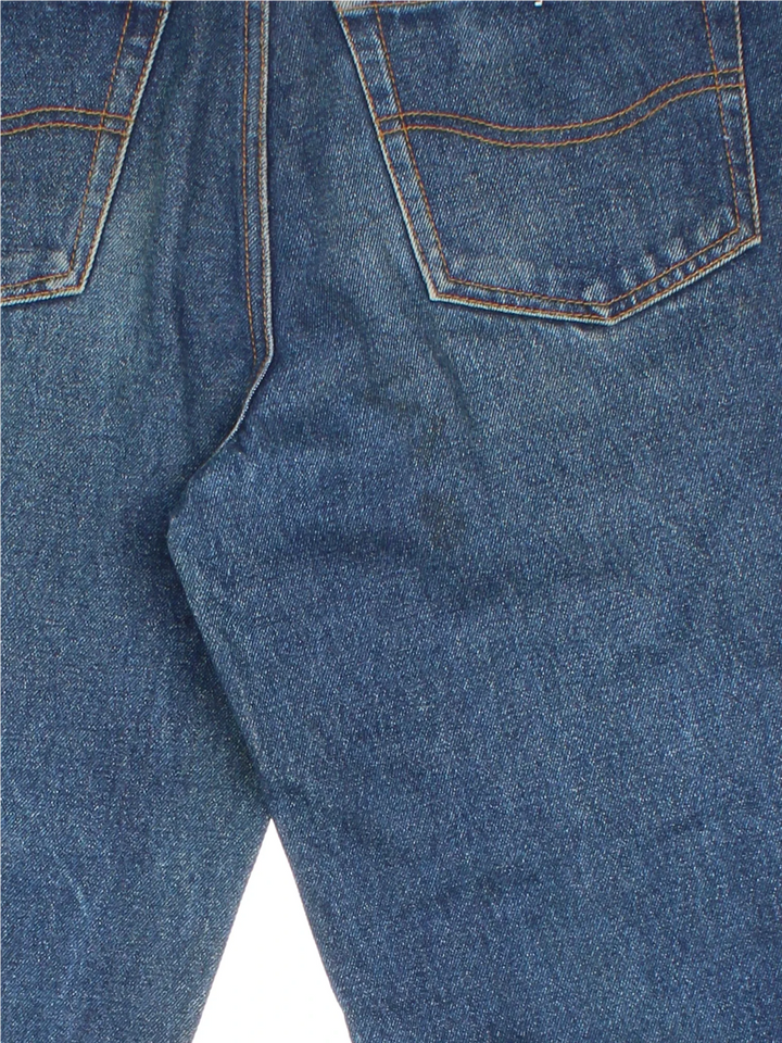 Dickies Jeans in blue colourway with multiple pockets and the logo embroidered on the back.