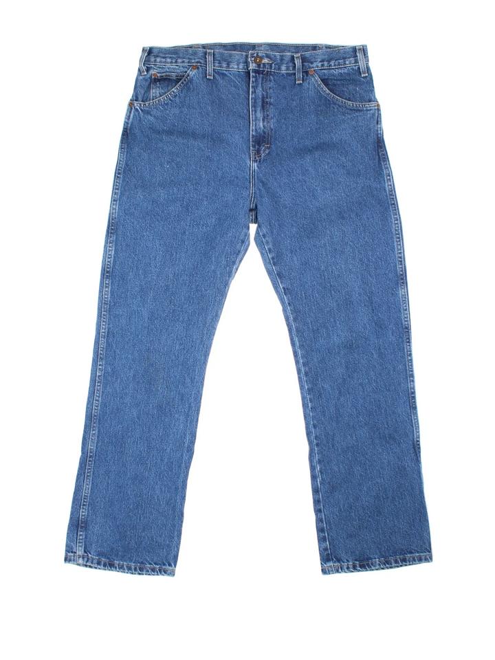 Dickies Jeans in blue colourway with multiple pockets and the logo embroidered on the back.