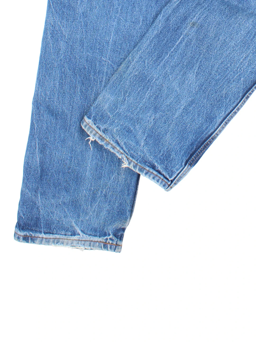 Dickies Jeans in blue colourway with multiple pockets and the logo embroidered on the back.