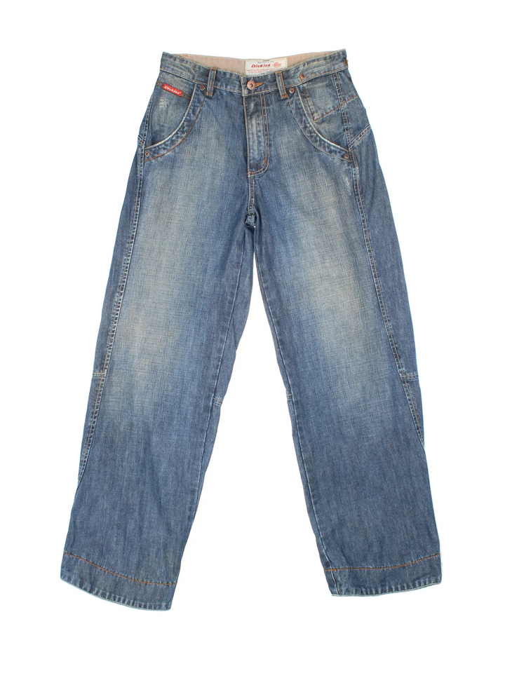 Dickies Jeans in blue colourway with multiple pockets and the logo embroidered on the front/back.
