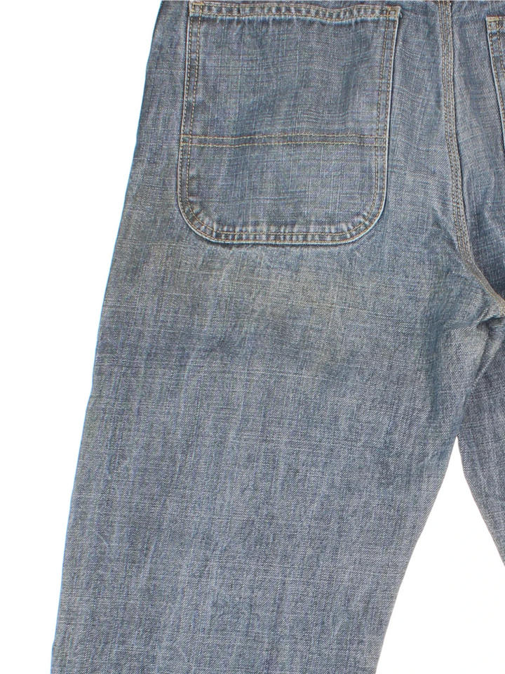 Dickies Jeans in blue colourway with multiple pockets and the logo embroidered on the back.