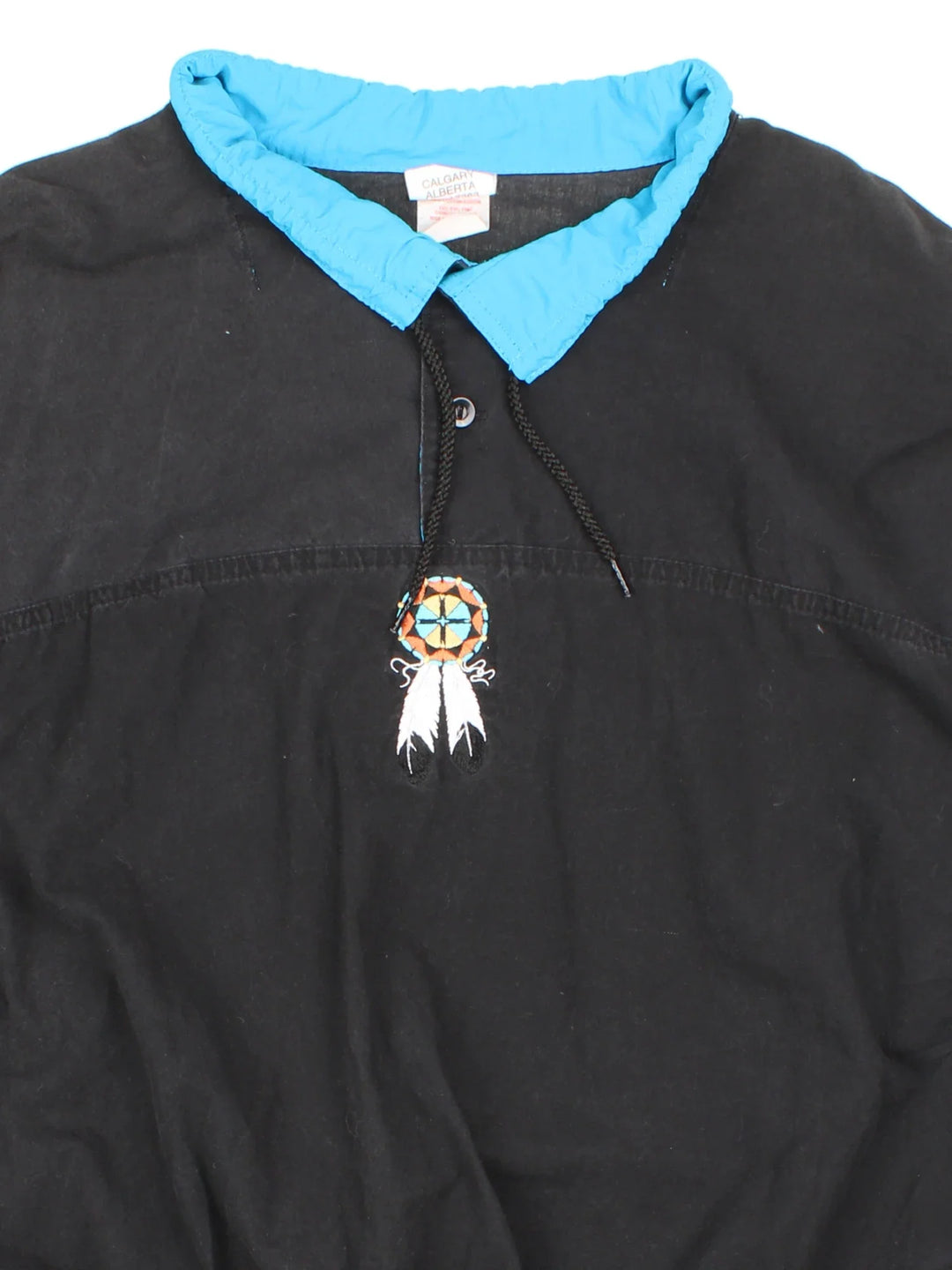 Vintage 1993 Jocky Mountain Windbreaker in a black colourway. Features contrast collar/panelling, and graphic embroidered on the front/printed on the back.