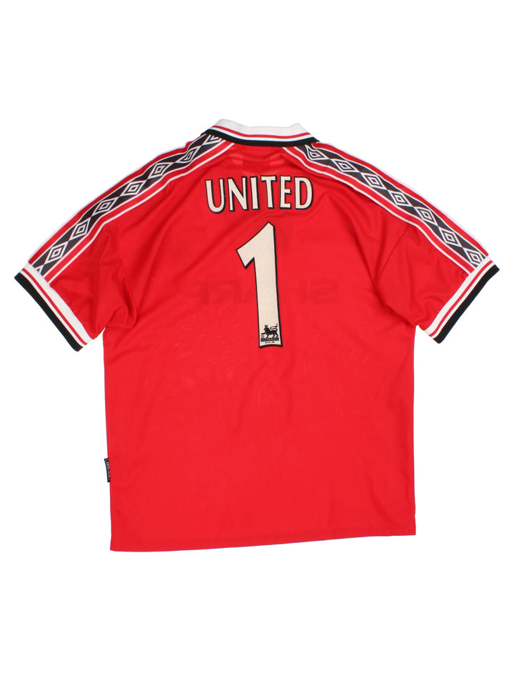 Manchester United 1998/99  Football Shirt in the  home kit colourway, features embroidered logos and badge on the front, zip up collar, and United number 1 printed on the back.