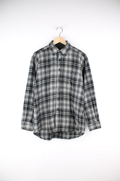 Vintage Pendleton grey and black tartan 100% wool button up shirt with chest pocket 