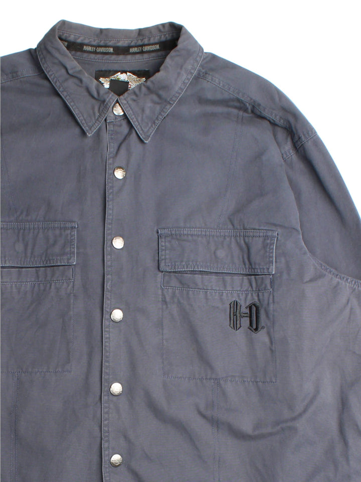 Harley-Davidson Shirt in a grey colourway, button up withn front pockets and embroidered branding on front and back.