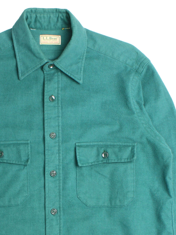 L.L Bean Shirt in a green colourway, button up with front patch pockets.