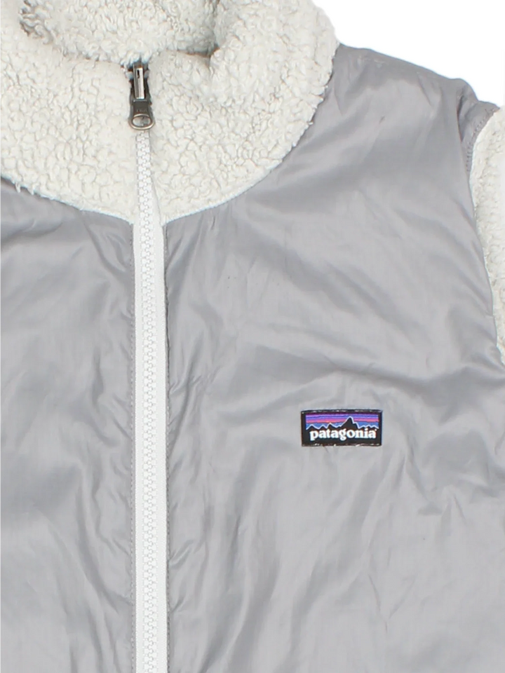 Vintage Patagonia Reversible Sherpa Gilet in a grey colourway. Zip up fastening with side pockets and logo embroidered on the front.