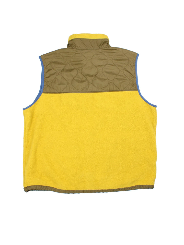 The North Face Royal Arch Fleece Vest in a yellow/green colourway. Zip up fastening, with contrast patch pockets and back panel. Logo embroidered on the front.