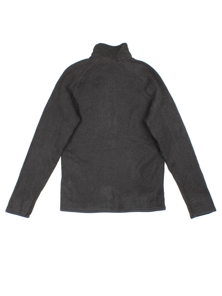 Patagonia Fleece in a black colourway. 1/4 zip up closure and has a chest pocket, and the logo embroidered on the front.
