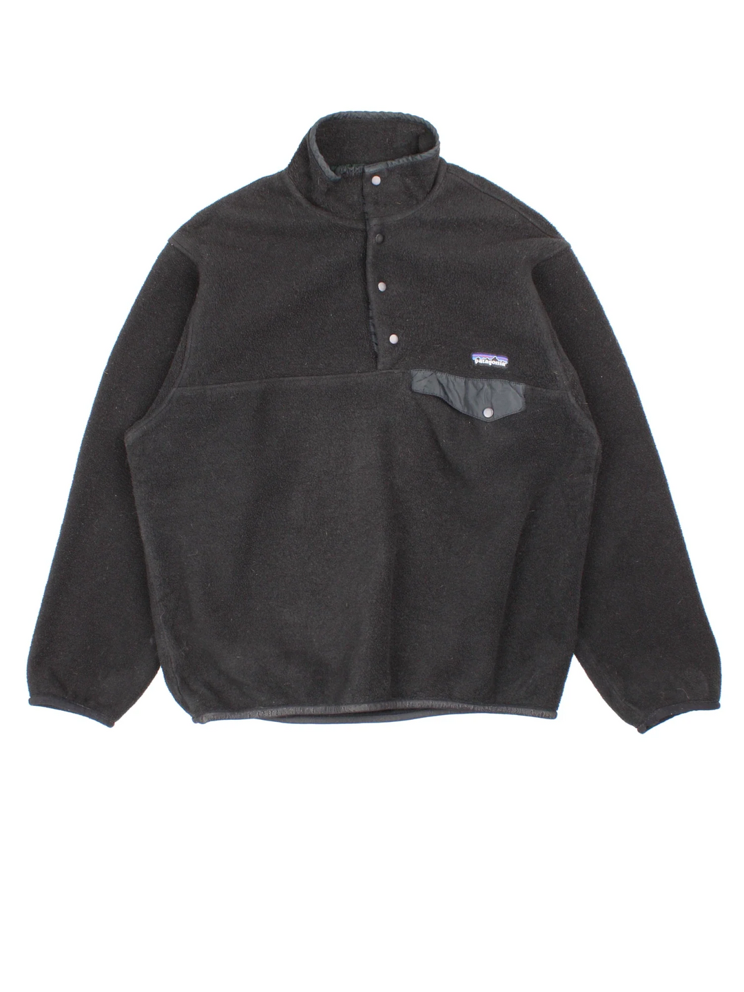 Vintage Patagonia Synchilla Fleece in a black colourway. 1/4 button up closure and has a chest pocket, with the logo embroidered on the front.