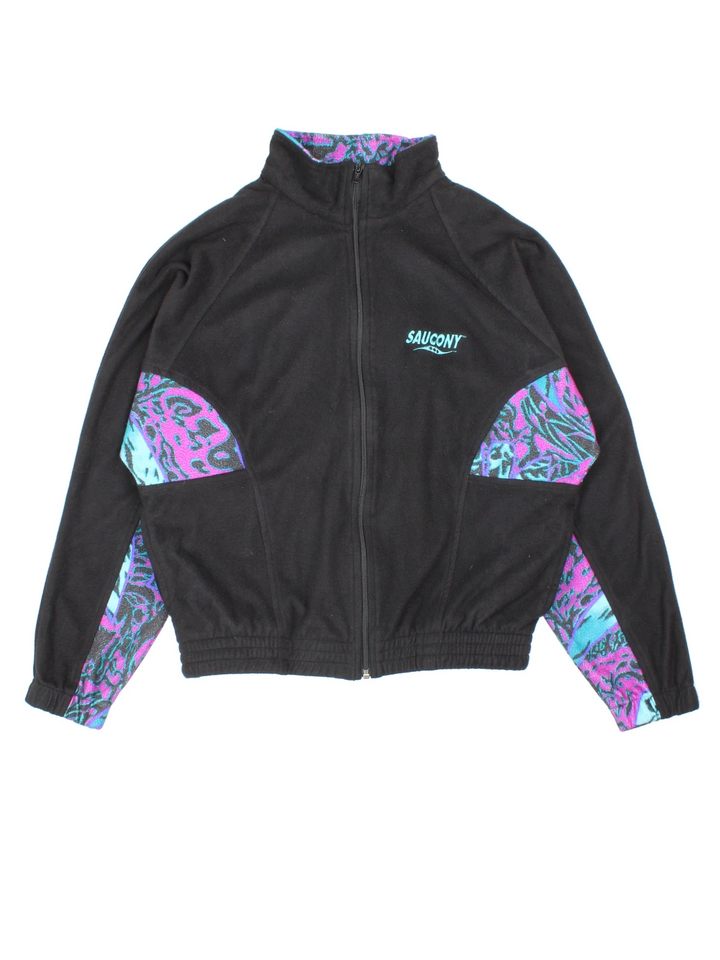 Vintage Saucony Fleece in a black colourway with patterned panelling. Zips up and has side pockets, and has the logo embroidered on the front.