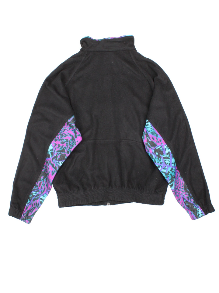 Vintage Saucony Fleece in a black colourway with patterned panelling. Zips up and has side pockets, and has the logo embroidered on the front.